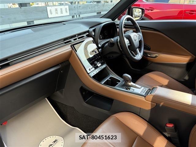 Lexus LBX 2024-10 8796476-14