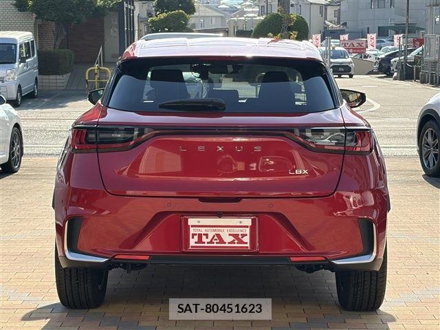 Lexus LBX 2024-10 8796476-5