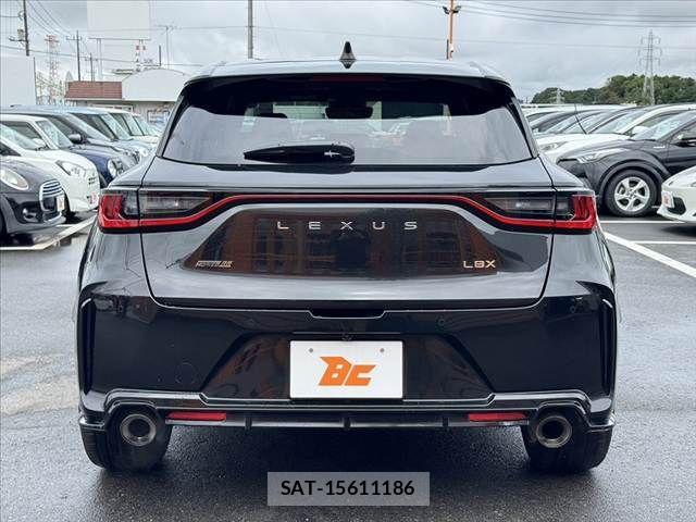 Lexus LBX 2025-10 8796472-13