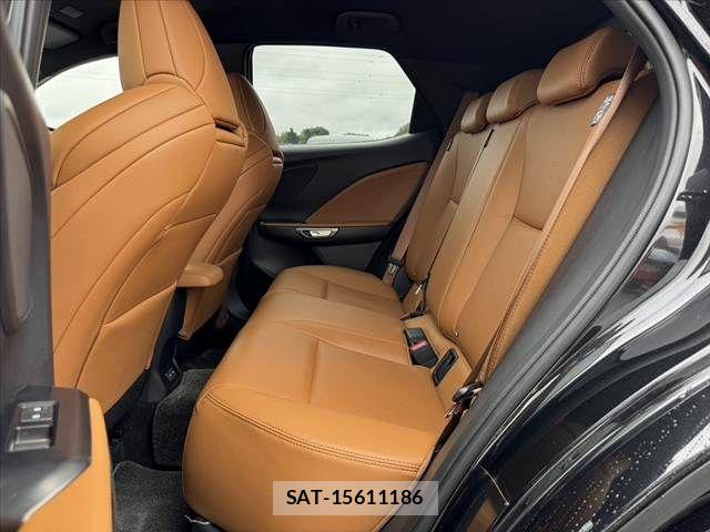 Lexus LBX 2025-10 8796472-17