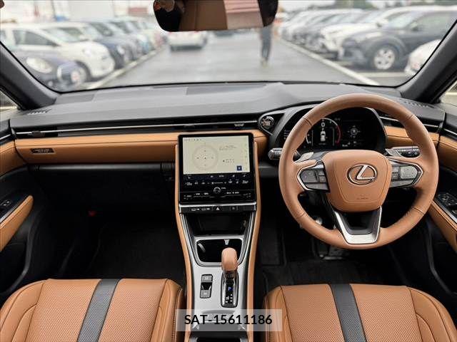 Lexus LBX 2025-10 8796472-1