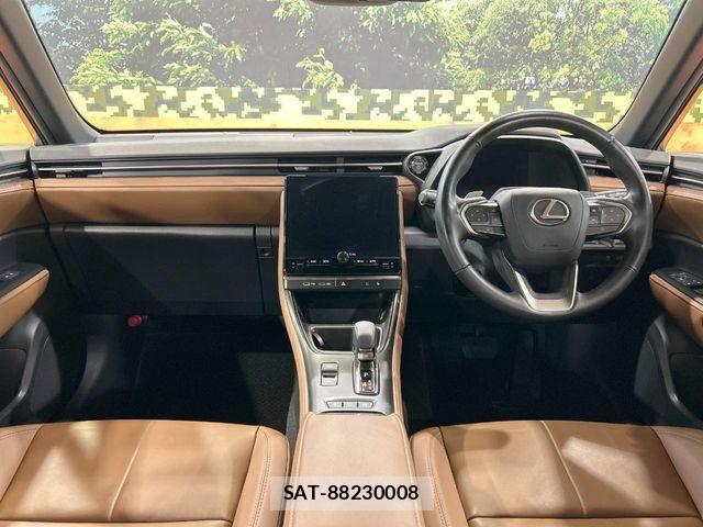 Lexus LBX 2024-01 8829951-1