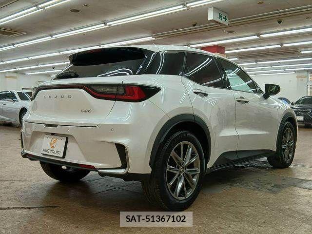 Lexus LBX 2024-03 8829950-17