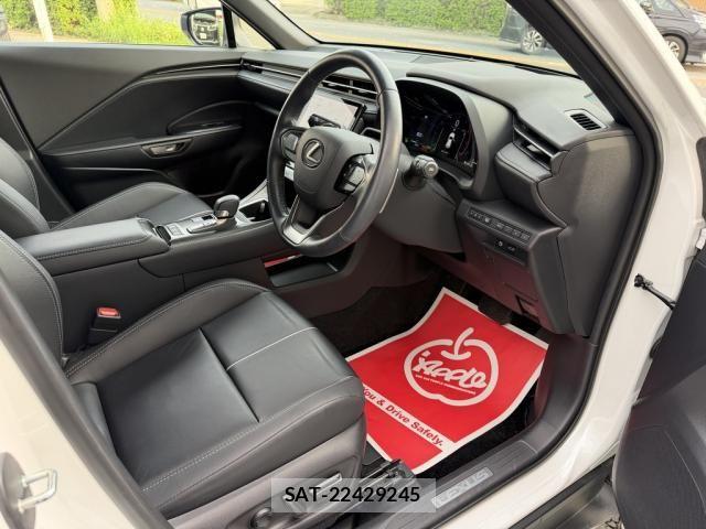 Lexus LBX 2024-07 8829958-25