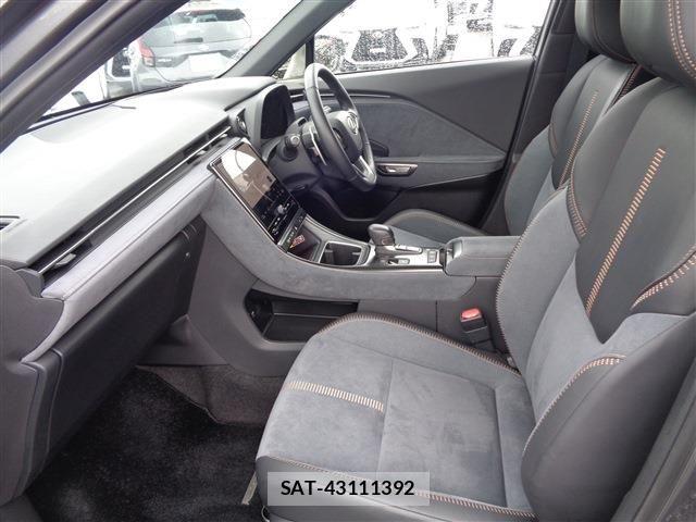 Lexus LBX 2024-09 8829959-9