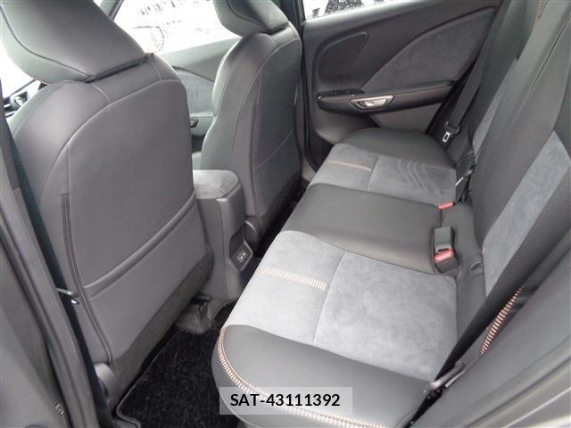 Lexus LBX 2024-09 8829959-10