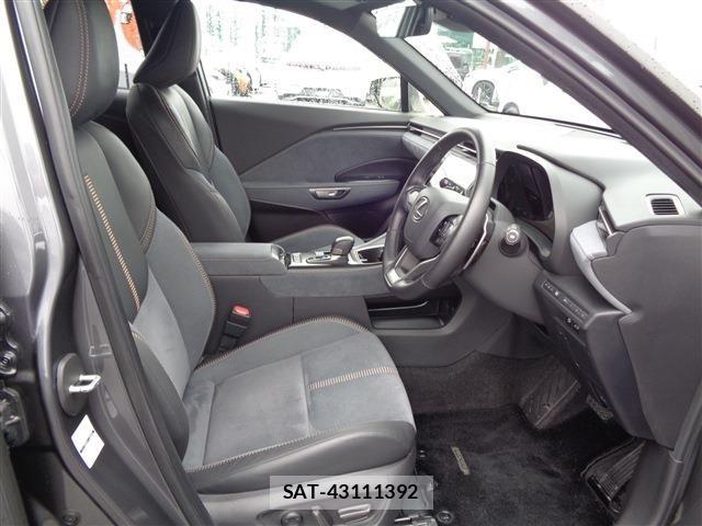 Lexus LBX 2024-09 8829959-15