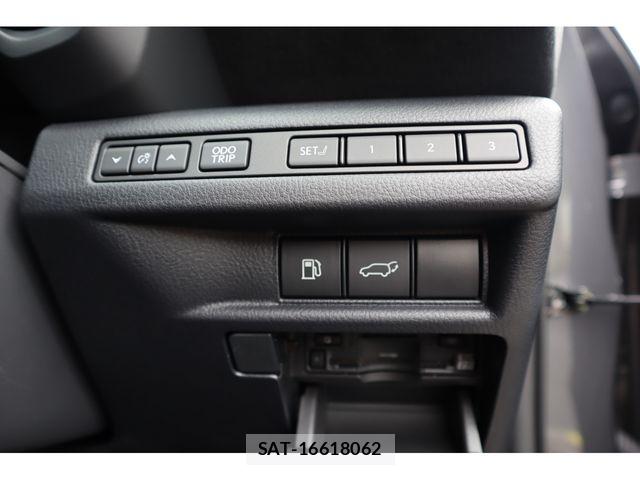 Lexus LBX 2025-04 8849577-21