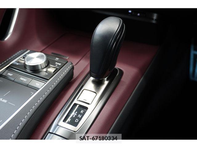 Lexus LC 2017-10 2210858-18