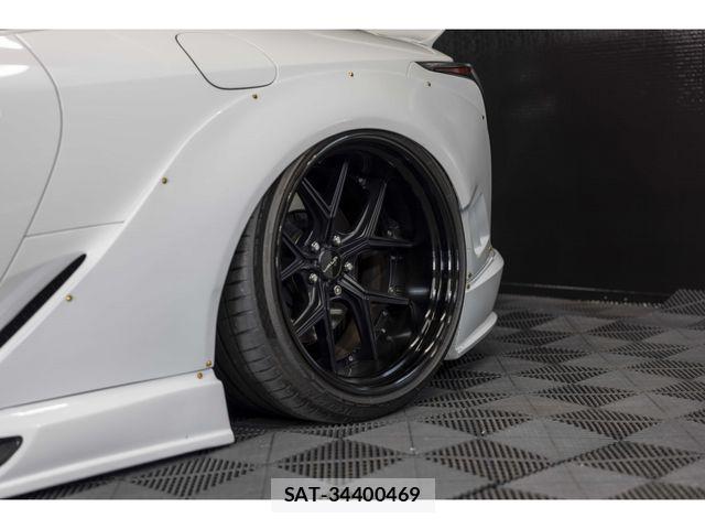 Lexus LC 2017-07 2400898-12