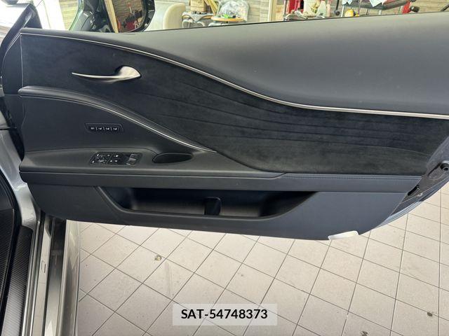 Lexus LC 2023-11 8685844-2
