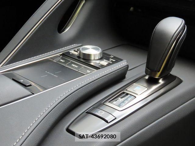 Lexus LC 2021-05 8100136-11