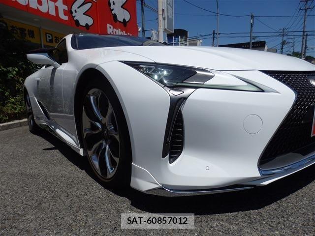 Lexus LC 2017-09 8208383-9