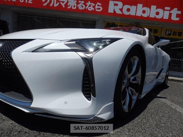 Lexus LC 2017-09 8208383-11