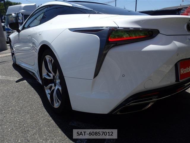 Lexus LC 2017-09 8208383-13
