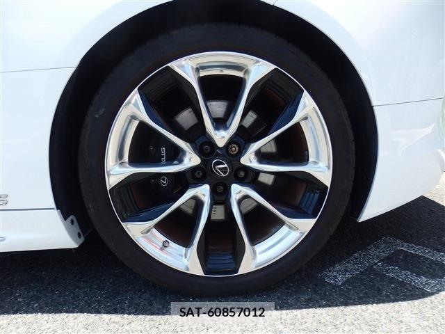 Lexus LC 2017-09 8208383-19