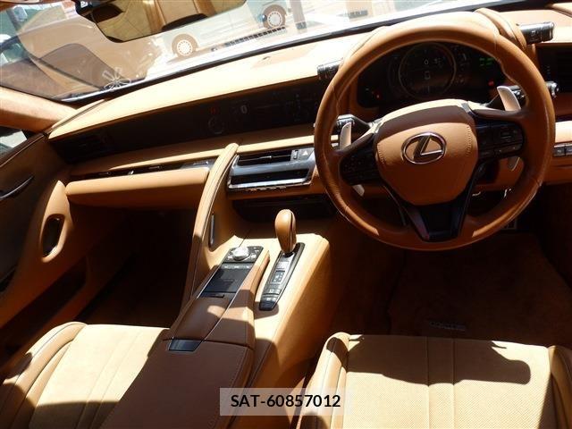 Lexus LC 2017-09 8208383-24
