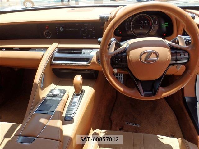 Lexus LC 2017-09 8208383-25