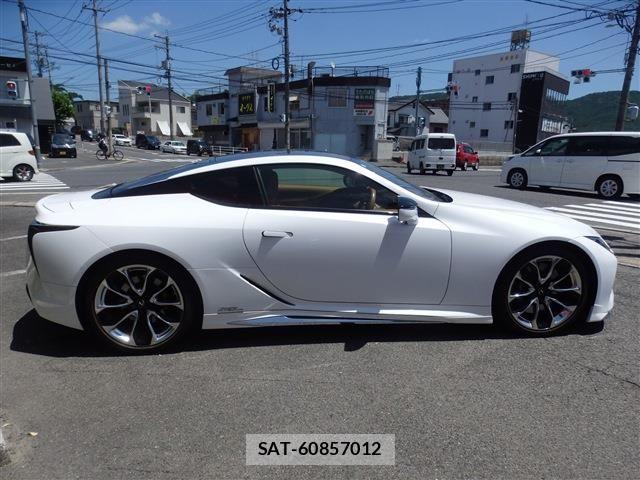 Lexus LC 2017-09 8208383-5