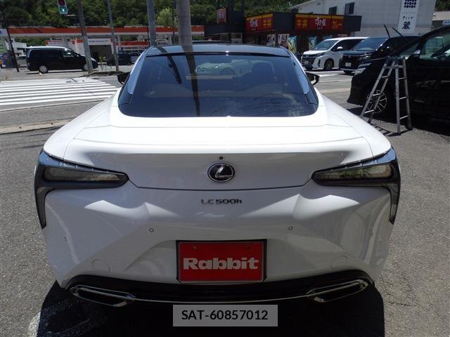 Lexus LC 2017-09 8208383-6