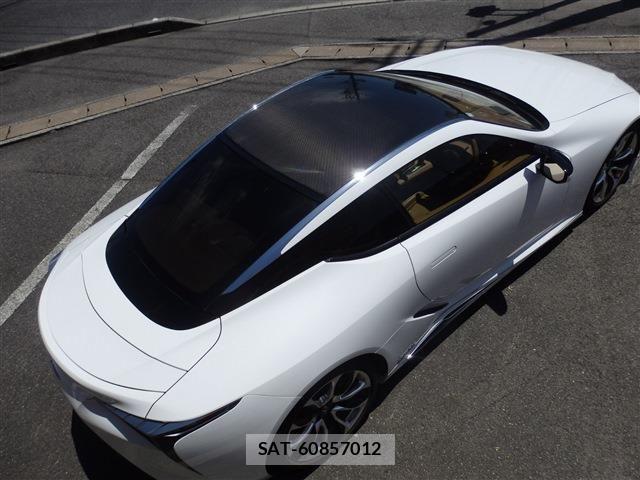 Lexus LC 2017-09 8208383-7