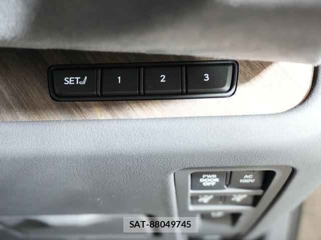 Lexus LM 2024-12 4755026-13