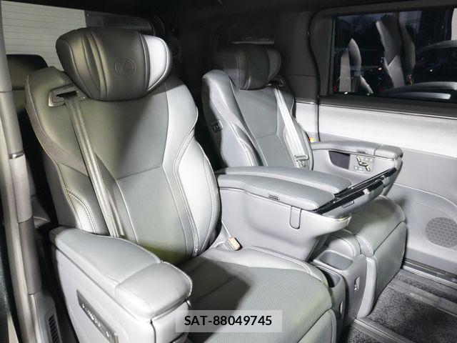 Lexus LM 2024-12 4755026-24