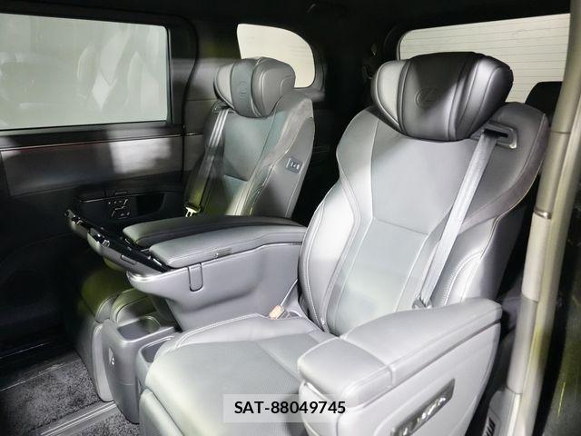 Lexus LM 2024-12 4755026-25