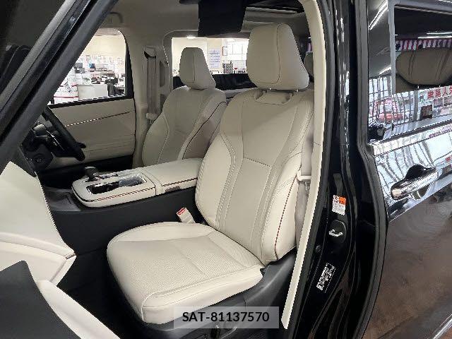 Lexus LM 2025-11 6011614-12