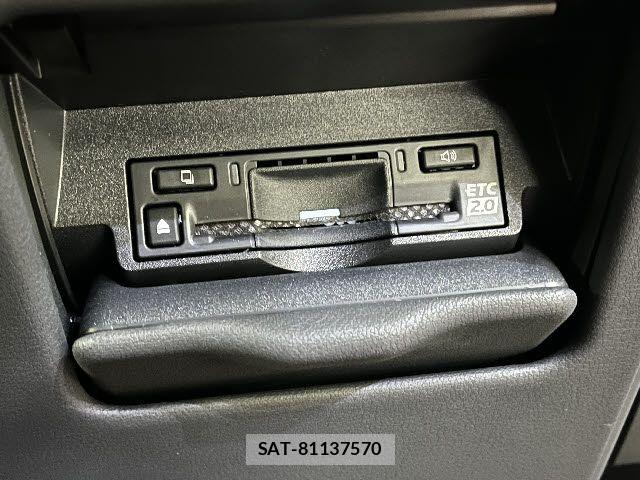 Lexus LM 2025-11 6011614-15