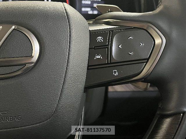 Lexus LM 2025-11 6011614-17