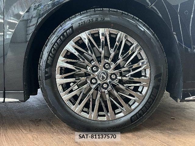 Lexus LM 2025-11 6011614-26
