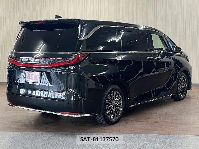 Lexus LM 2025-11 6011614-2