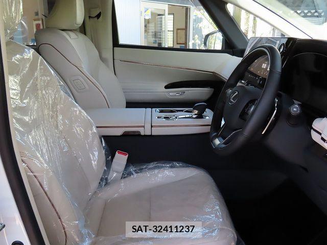 Lexus LM 2025-03 6216394-11