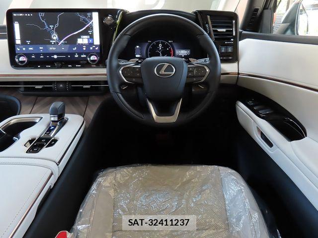 Lexus LM 2025-03 6216394-13