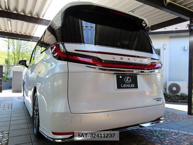 Lexus LM 2025-03 6216394-1