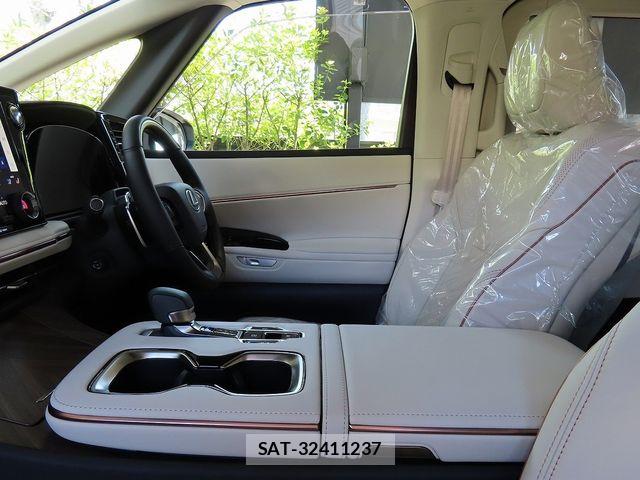 Lexus LM 2025-03 6216394-21