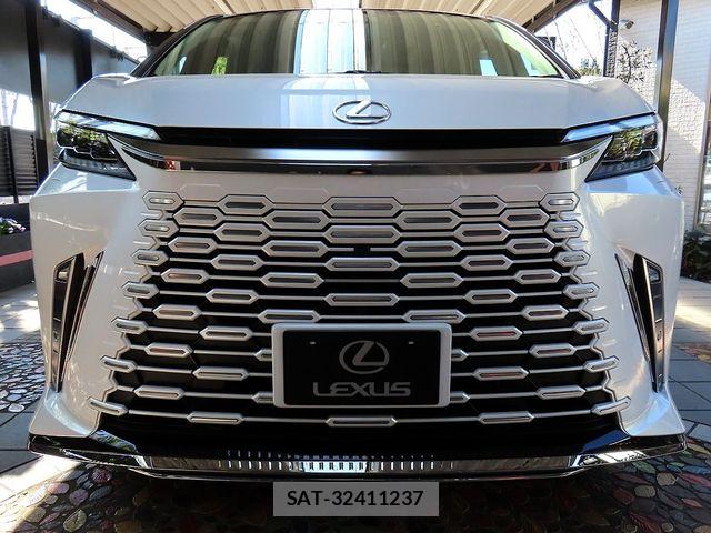 Lexus LM 2025-03 6216394-3
