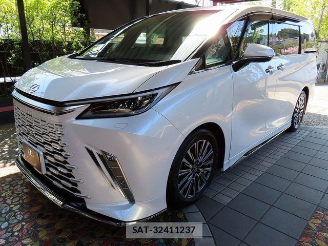 Lexus LM 2025-03 6216394-5