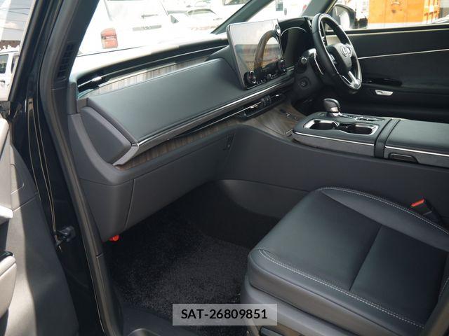 Lexus LM 2024-02 6612843-4