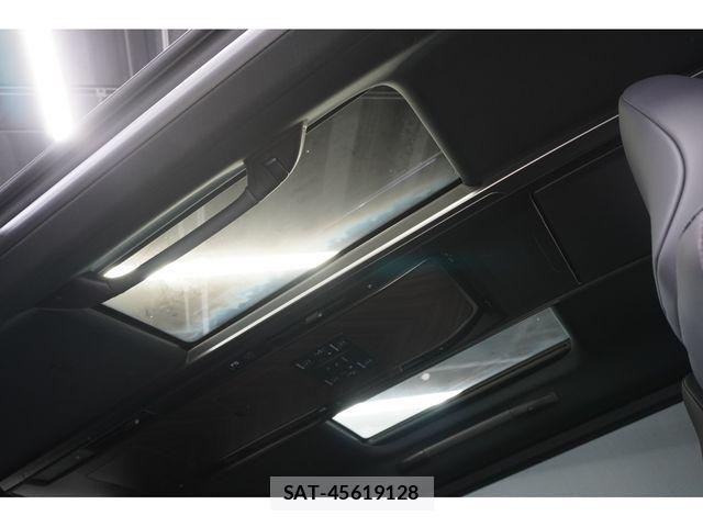 Lexus LM 2025-03 6672268-16