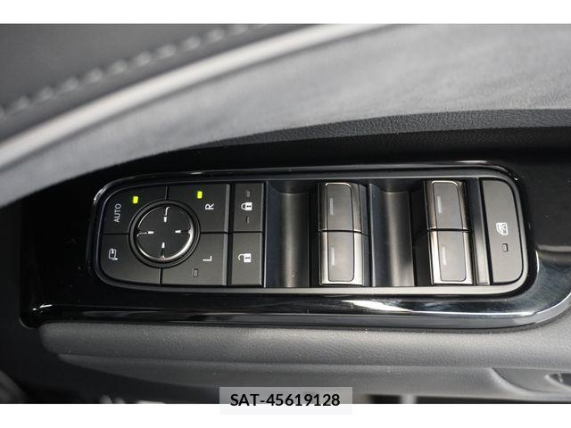 Lexus LM 2025-03 6672268-17