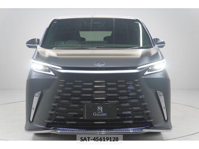 Lexus LM 2025-03 6672268-1