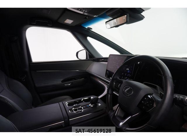 Lexus LM 2025-03 6672268-28
