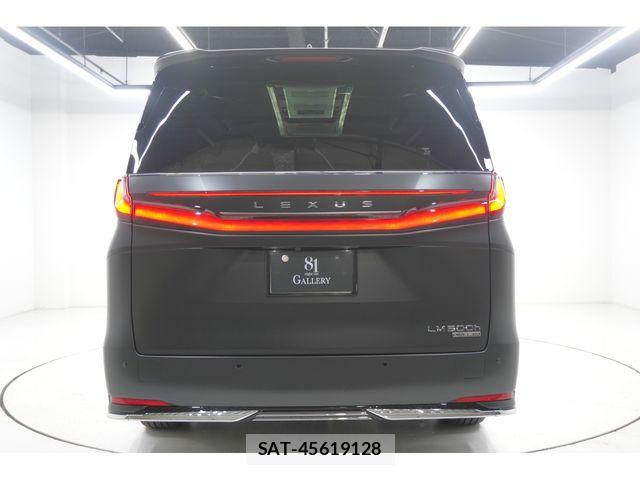Lexus LM 2025-03 6672268-4
