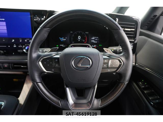 Lexus LM 2025-03 6672268-8