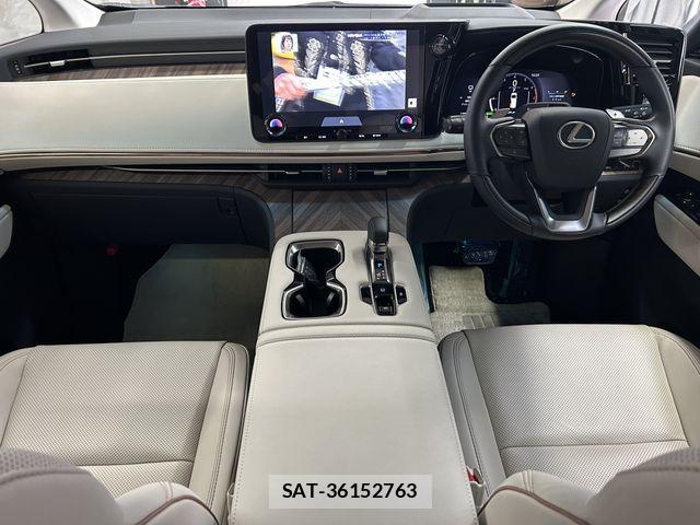 Lexus LM 2025-05 6676679-12