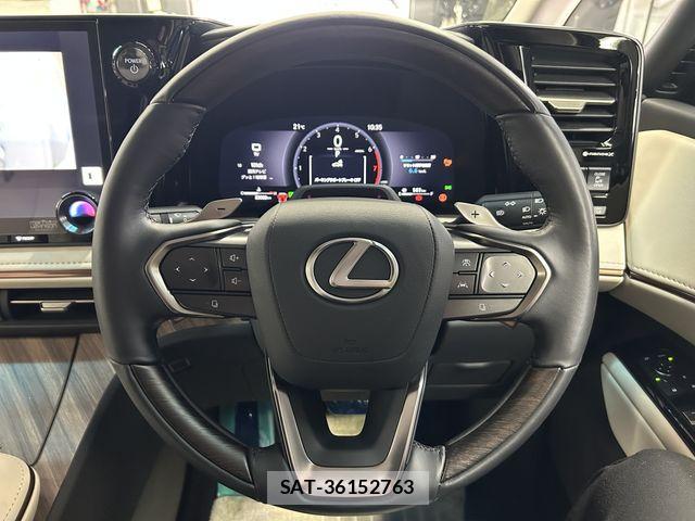 Lexus LM 2025-05 6676679-16