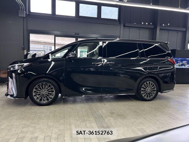 Lexus LM 2025-05 6676679-3