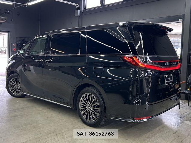 Lexus LM 2025-05 6676679-4